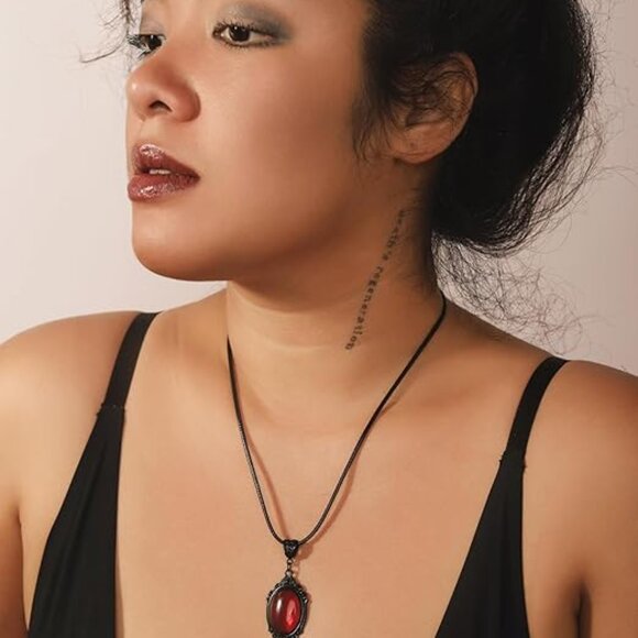 Black teardrop necklace - Picture 6 of 6